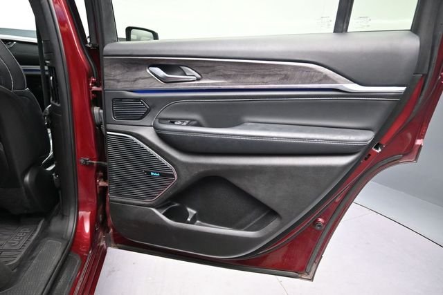 Used 2022 Velvet Jeep Overland image 18