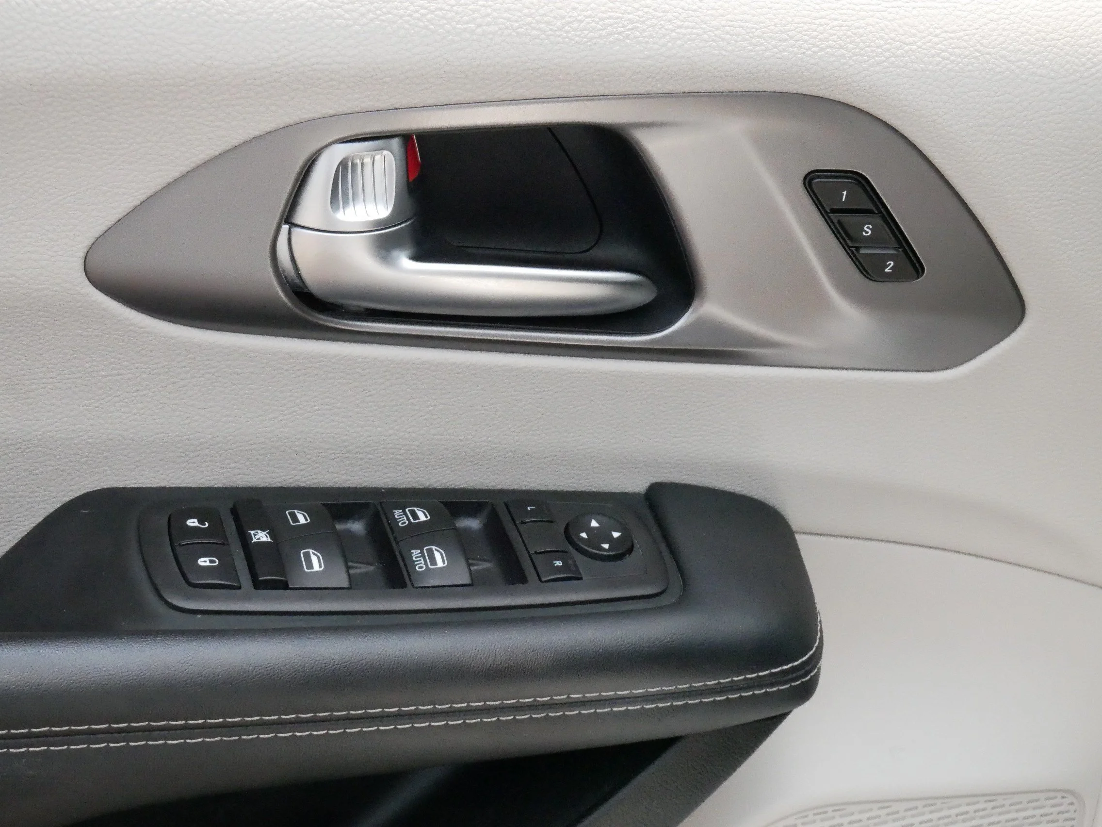 Used 2023 Bright White Clearcoat Chrysler Hybrid Touring L image 19