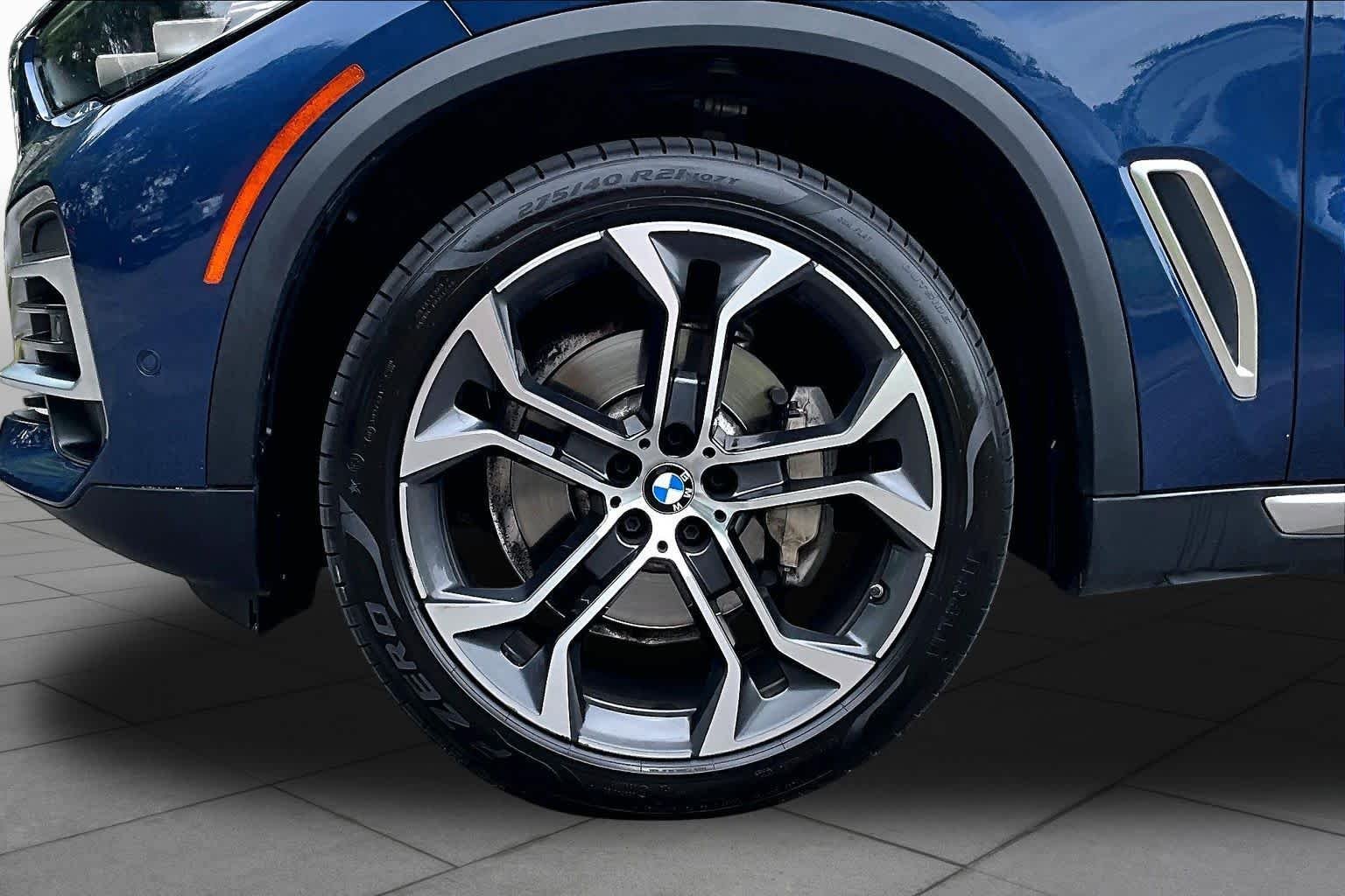 Used 2023 Phytonic Blue Metallic BMW xDrive40i image 11