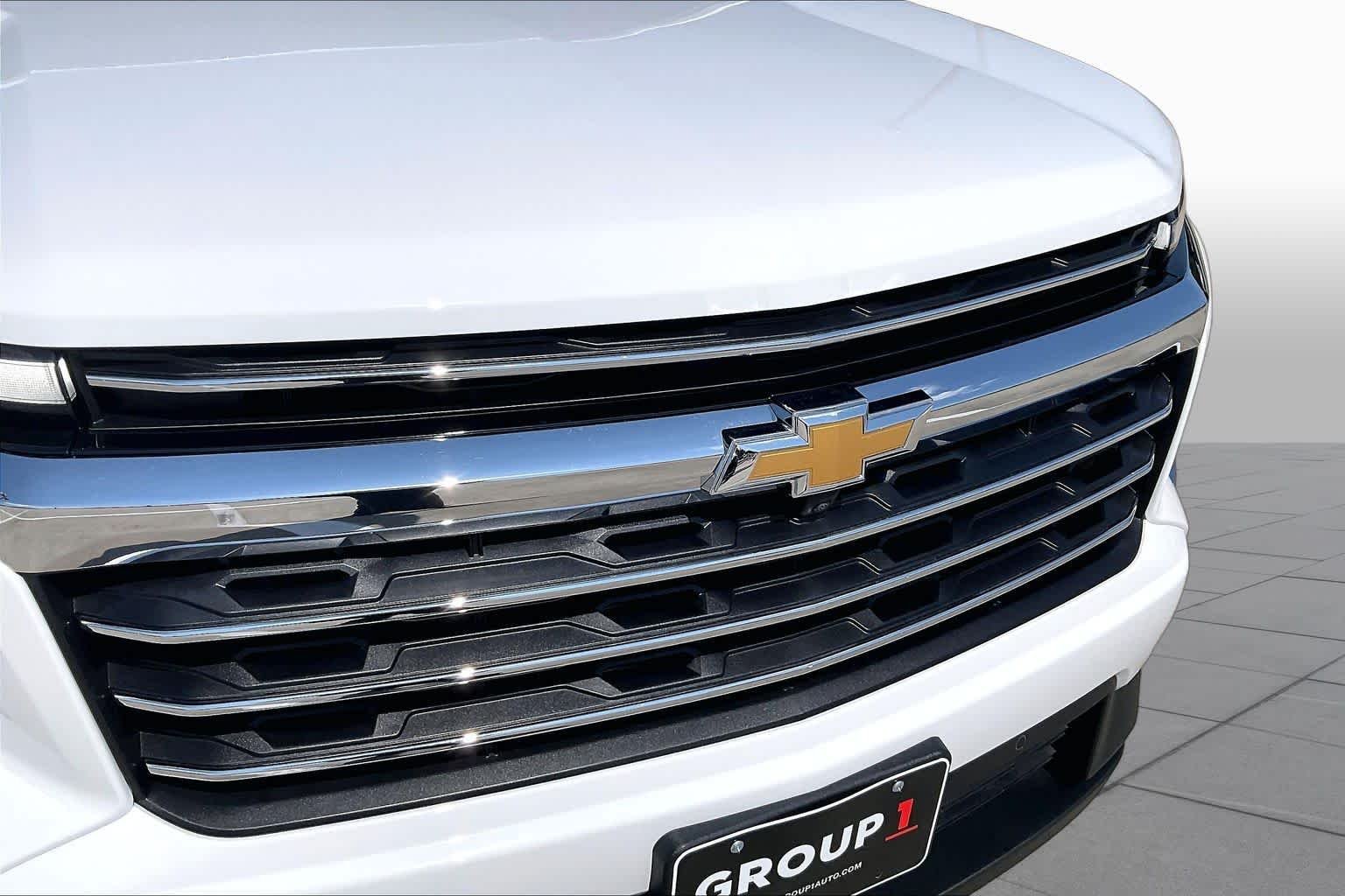 Used 2025 Summit White Chevrolet LT image 30
