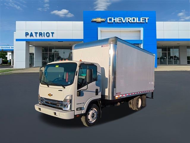 New 2024 Arc White Chevrolet  image 7