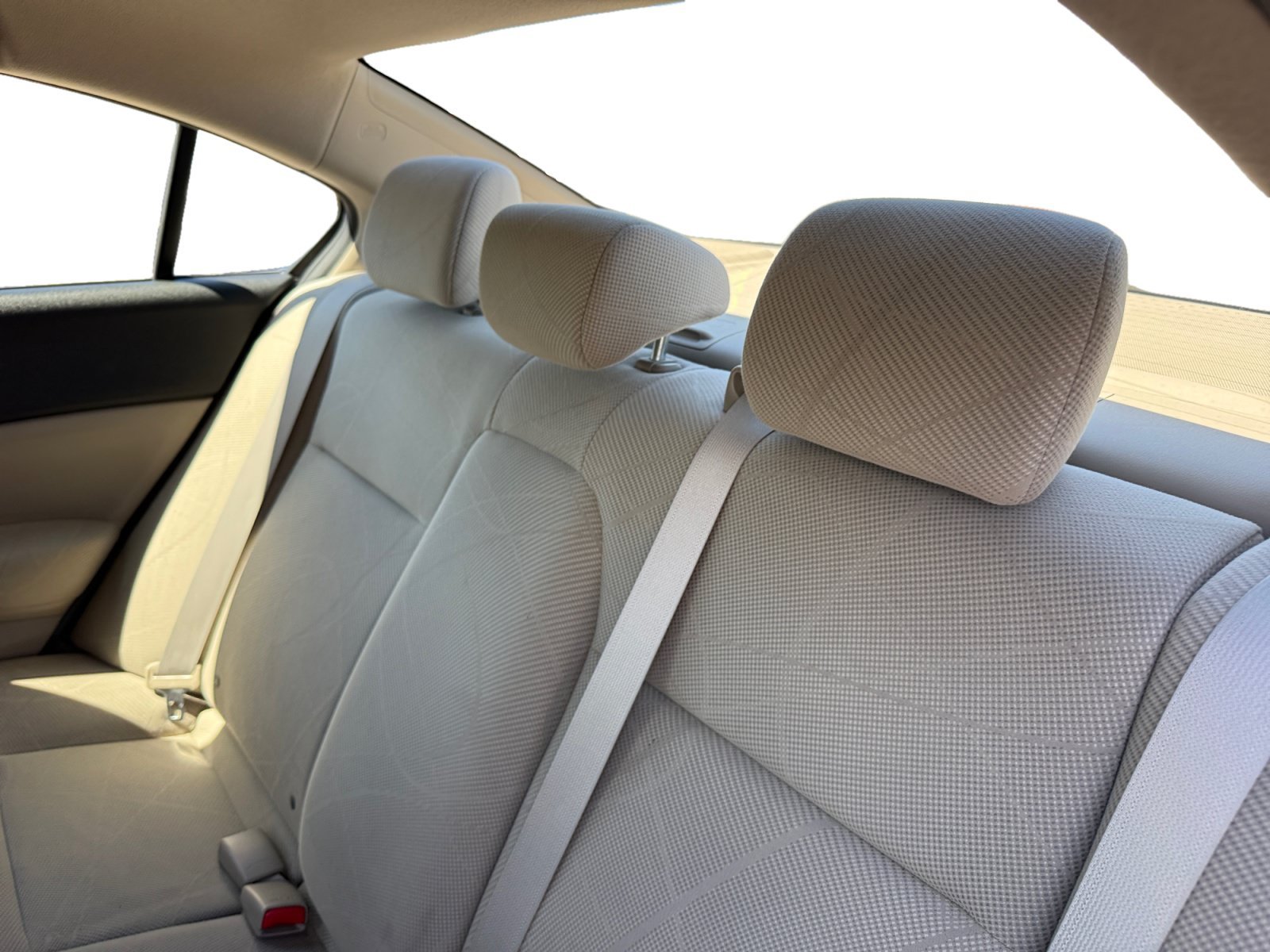 Used 2012 Alabaster Silver Metallic Honda LX image 16