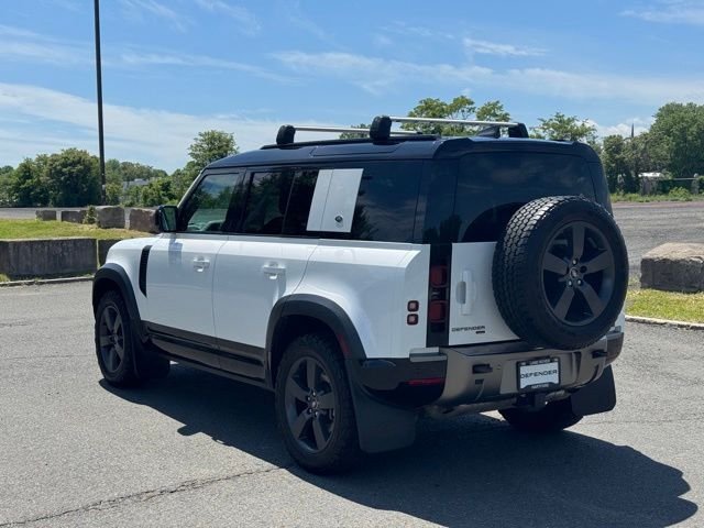 Used 2023 White Land Rover X-Dynamic SE image 3