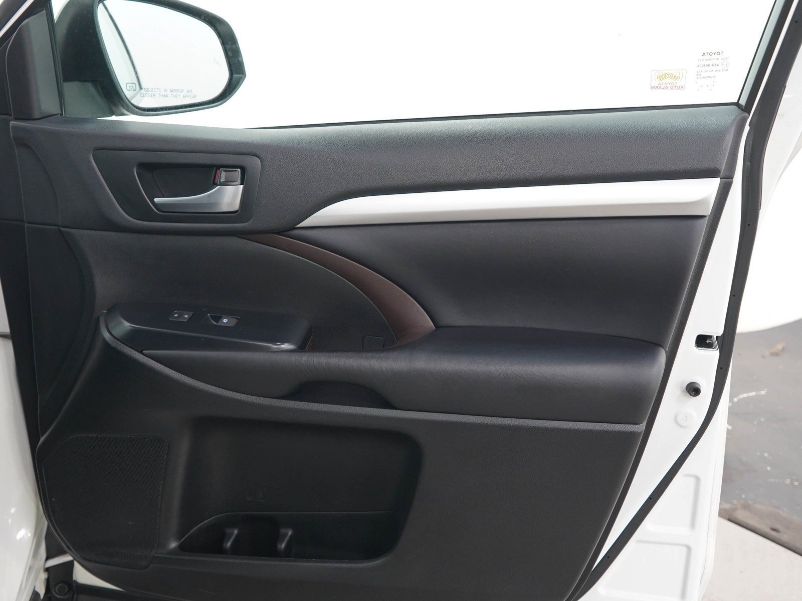 Used 2019 Blizzard Pearl Toyota XLE V6 AWD image 13