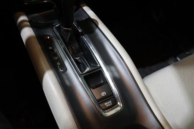 Used 2022 Silver Honda LX image 25