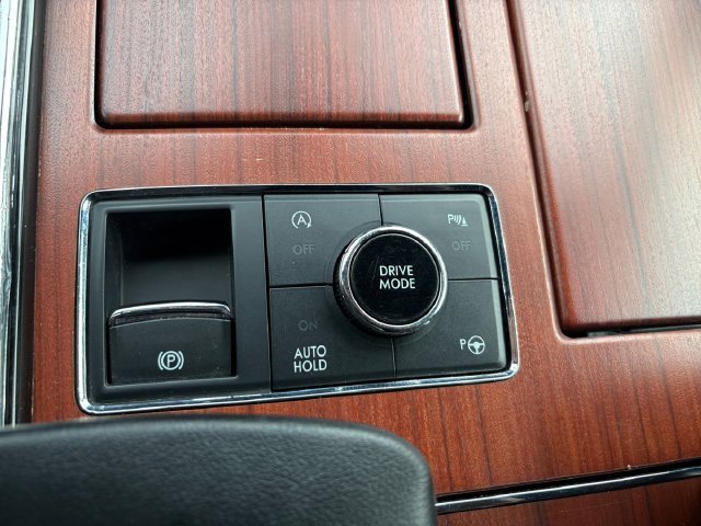 Used 2021 Black Lincoln Reserve image 10