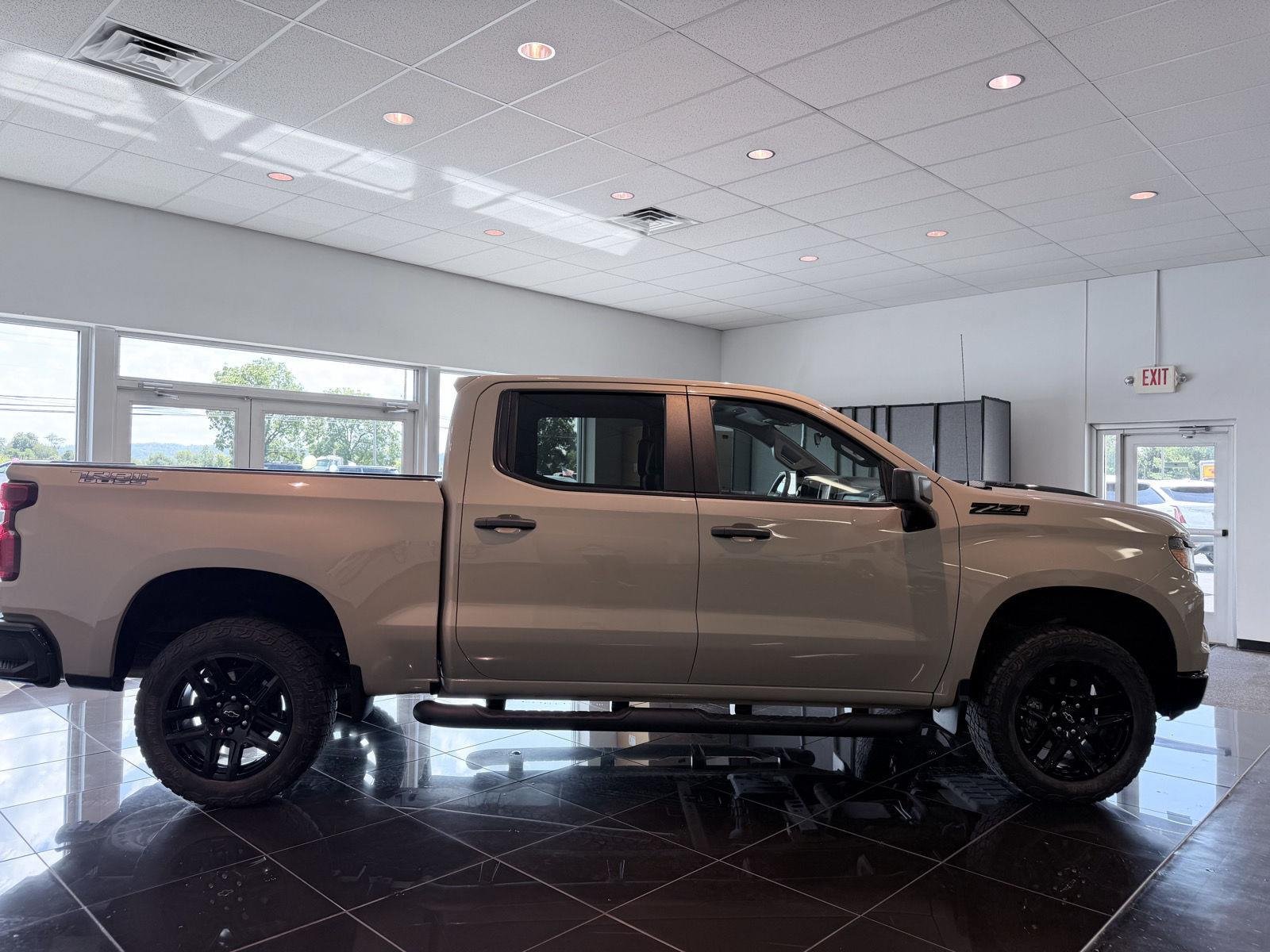 Used 2023 SAND DUNE METALLIC Chevrolet Custom Trail Boss image 18