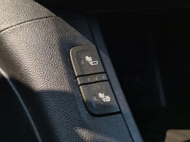 Used 2019 Gray GMC SLE-2 image 29