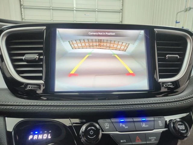 2026 Chrysler Pacifica Limited - Photo 17