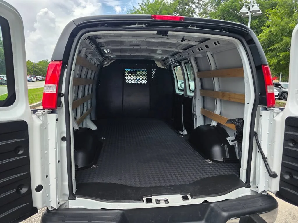 Used 2025 Summit White Chevrolet WT image 12