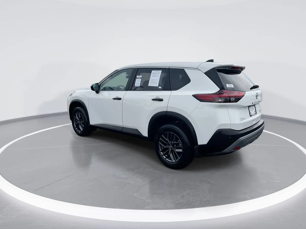 Used 2023 White Nissan S image 6