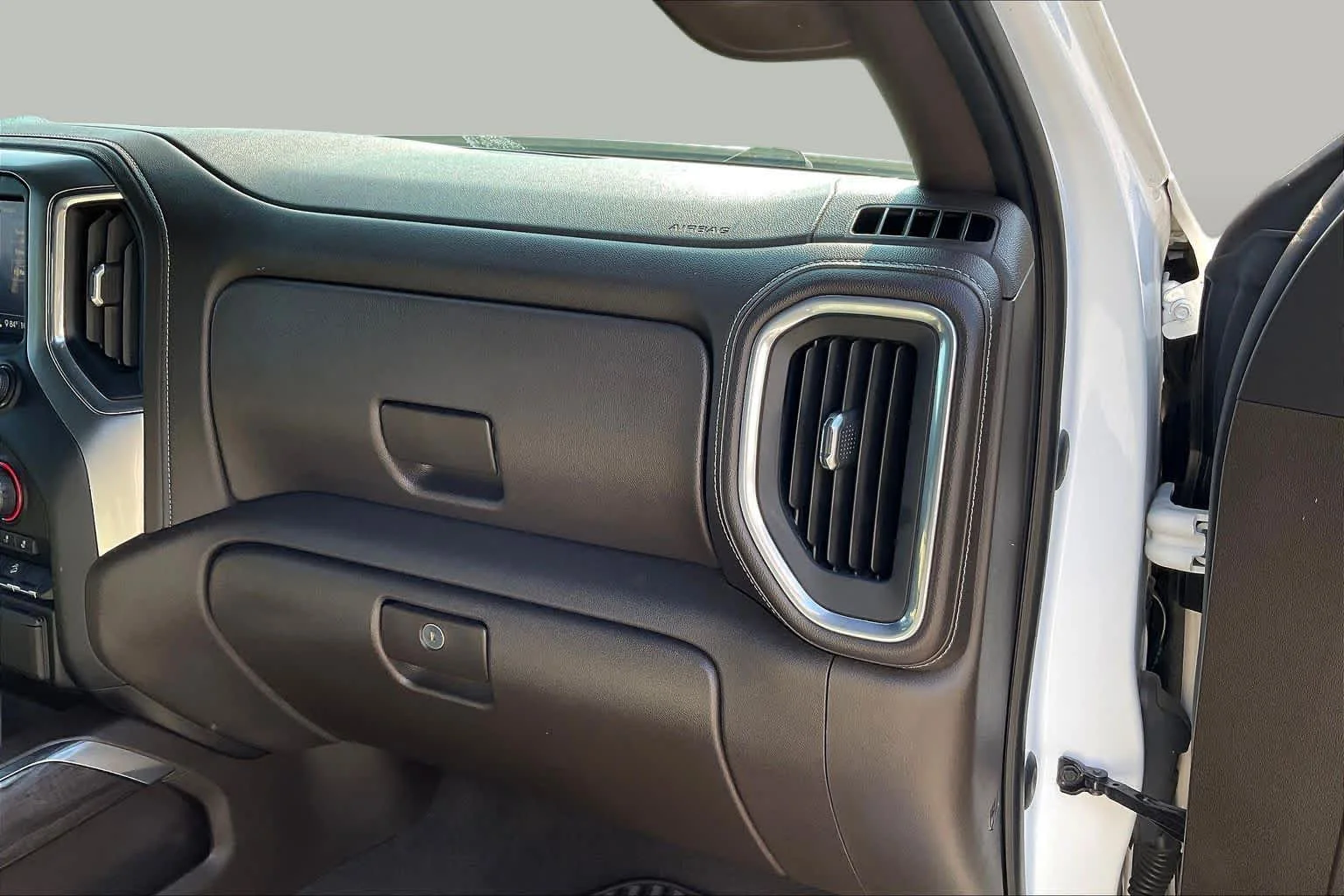 Used 2020 Summit White Chevrolet LTZ image 18