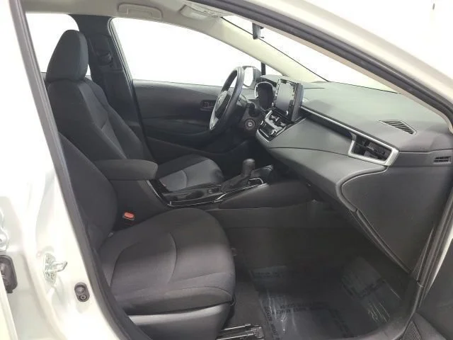 Used 2022 White Toyota LE image 11