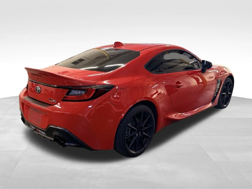 Used 2024  Toyota Premium image 3