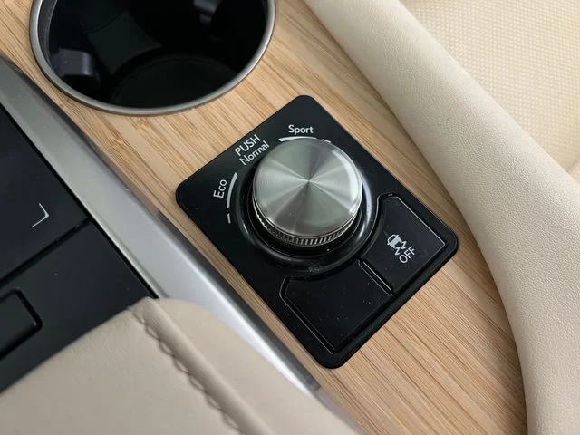 Used 2022 Eminent White Pearl Lexus 350L image 23