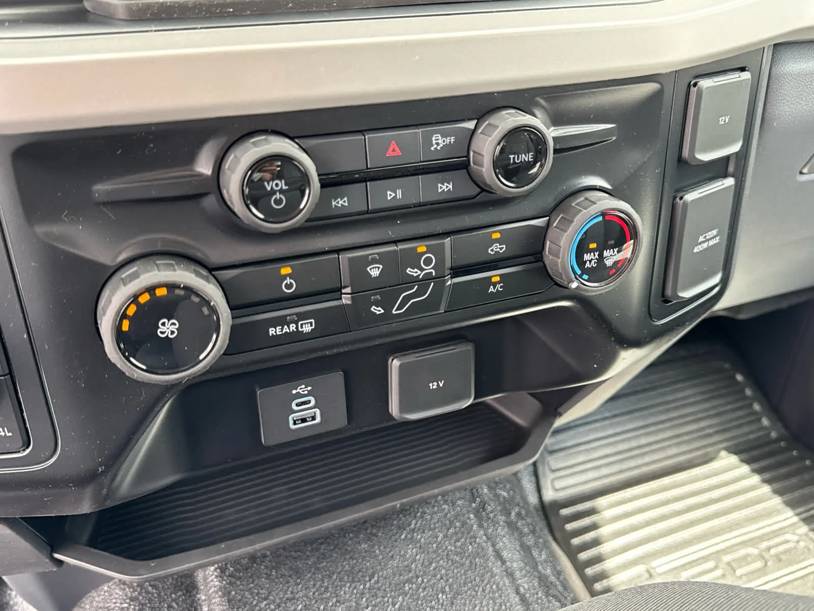 New 2026 Oxford White Ford F-550® XL image 27