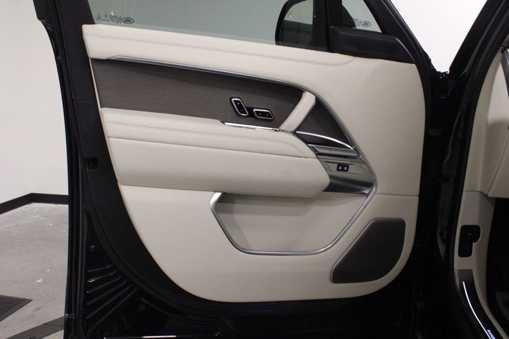 New 2026 Santorini Black Land Rover SV image 17