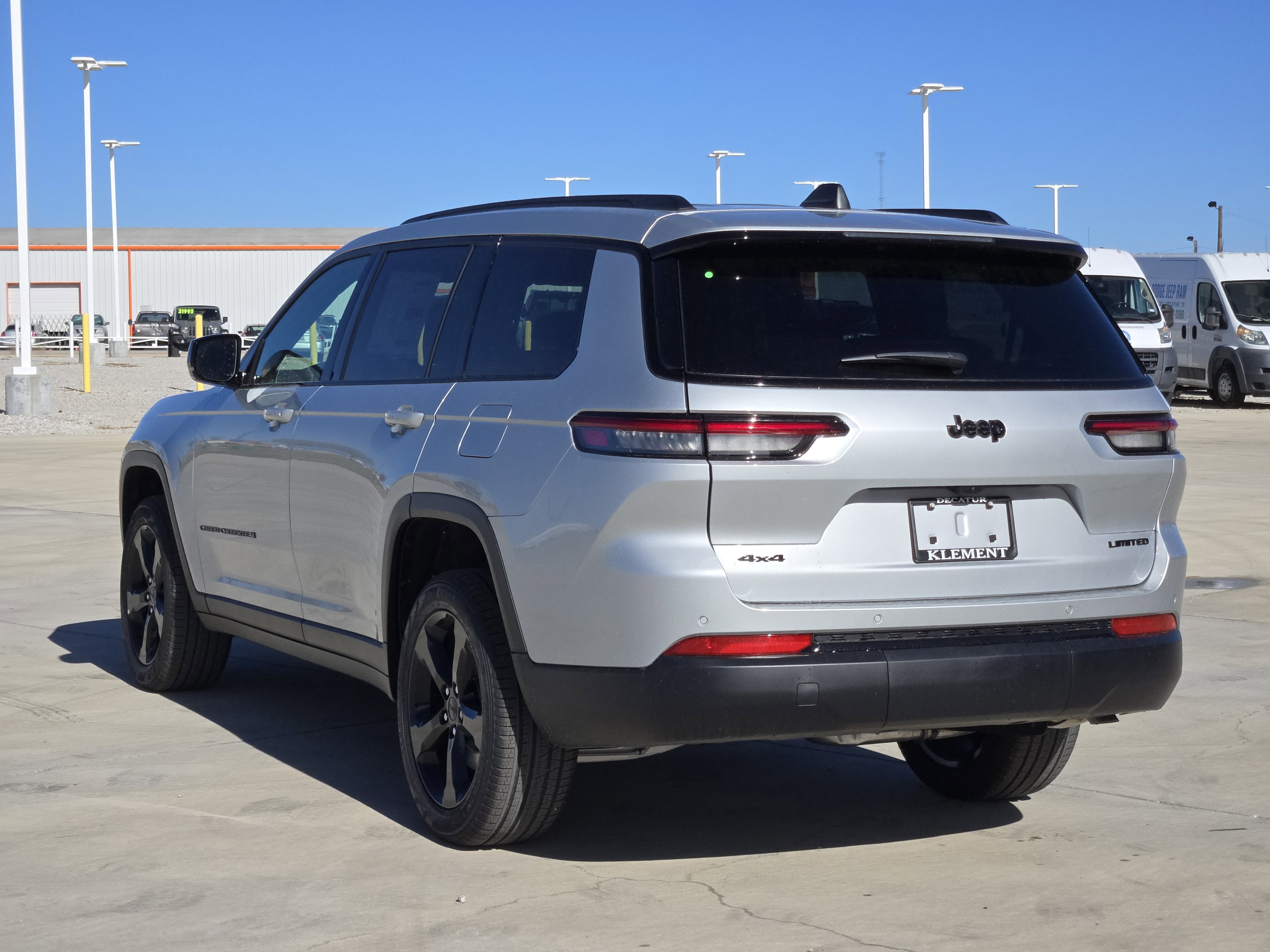 New 2025 Silver Zynith Exterior Paint Jeep Limited image 4