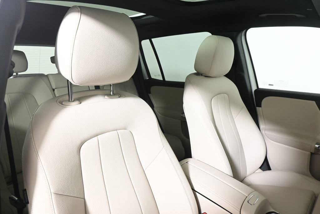 New 2026 Polar White Mercedes-Benz GLB 250 image 69