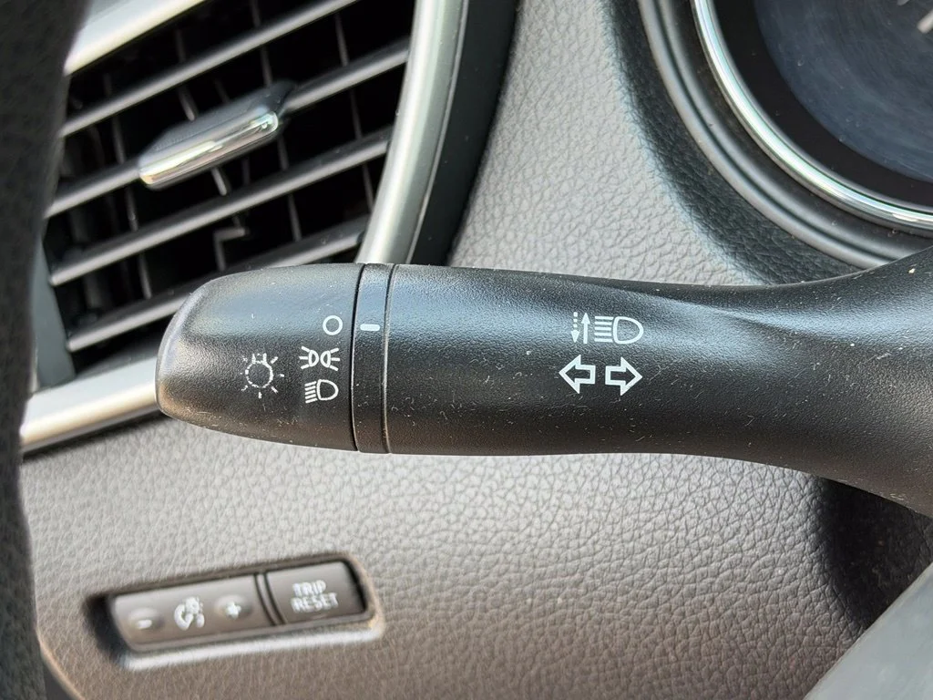 Used 2014 Blue Nissan S image 17