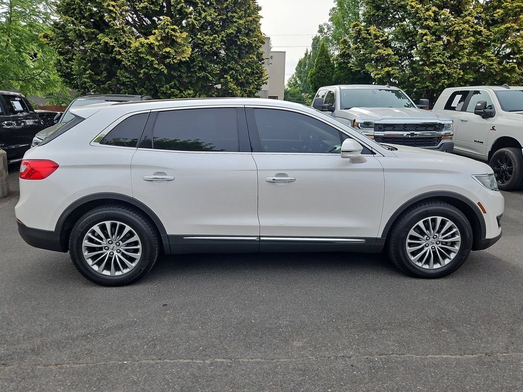 Used 2016 White Platinum Clearcoat Metallic Lincoln Select image 8