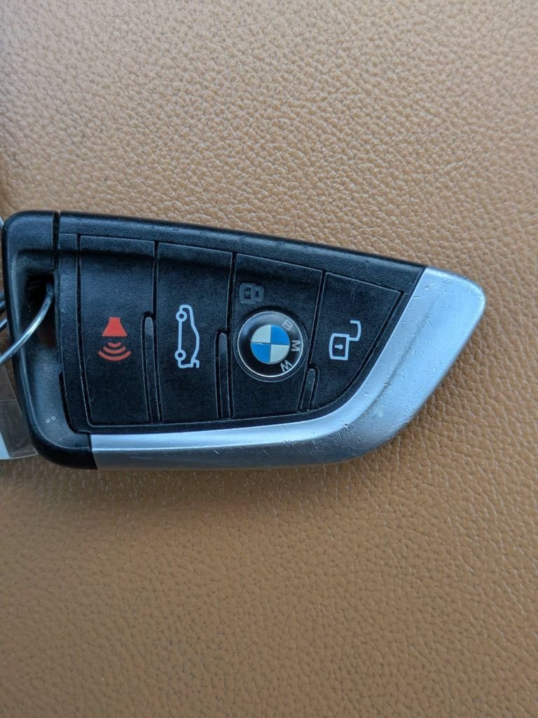 Used 2022 Black BMW sDrive30i image 35