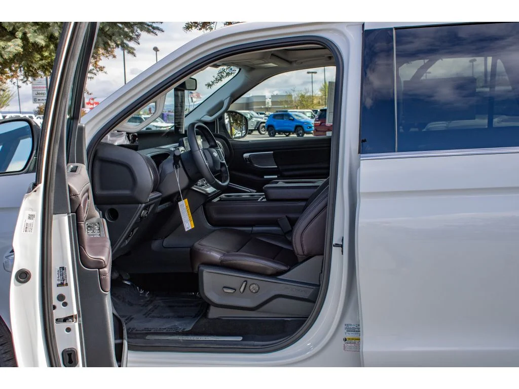 New 2026 Star White Metallic Tri-Coat Ford Platinum® image 40
