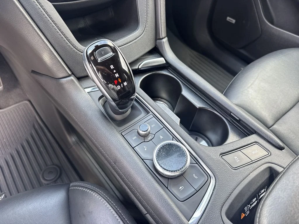 Used 2021 Green Cadillac Sport image 33