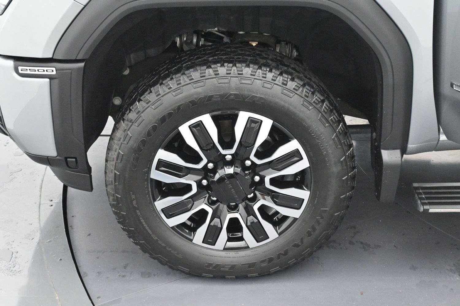 Used 2026 Sterling Metallic GMC Denali Ultimate image 37