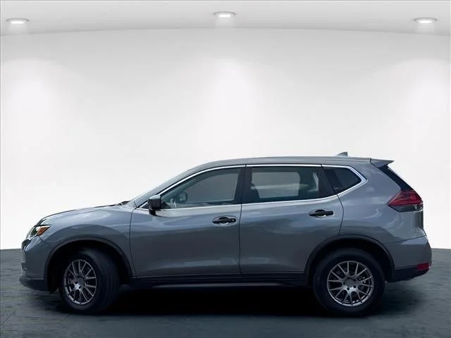 Used 2019 Gray Nissan S image 3