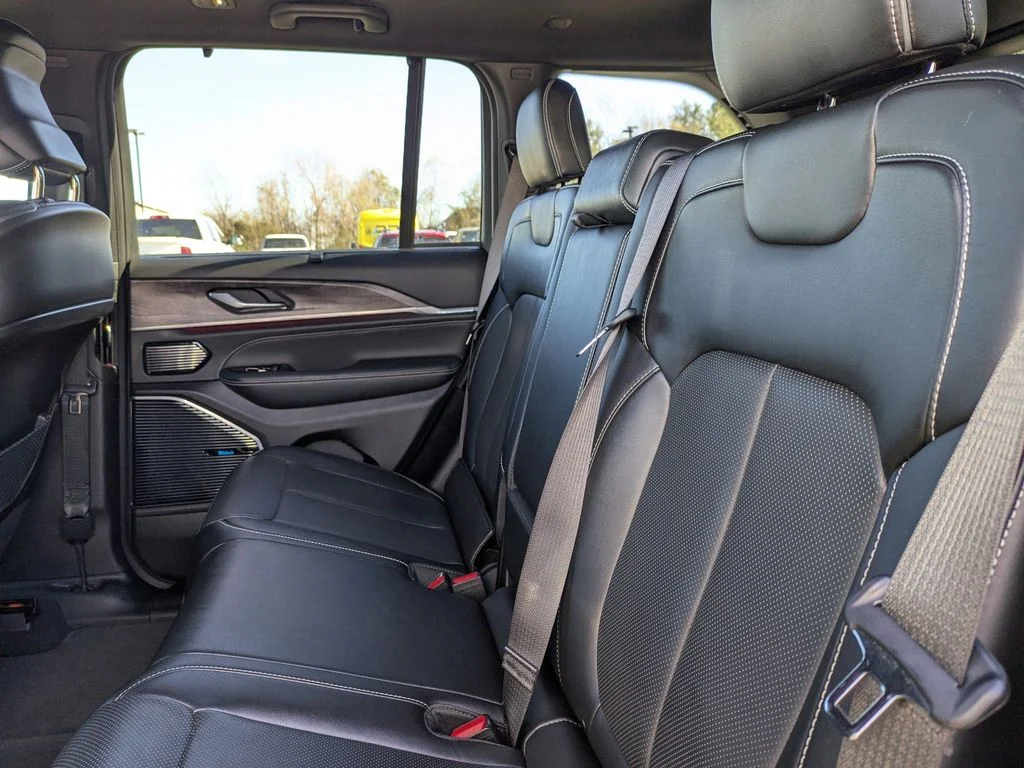 Used 2022 Gray Jeep Overland 4xe image 15