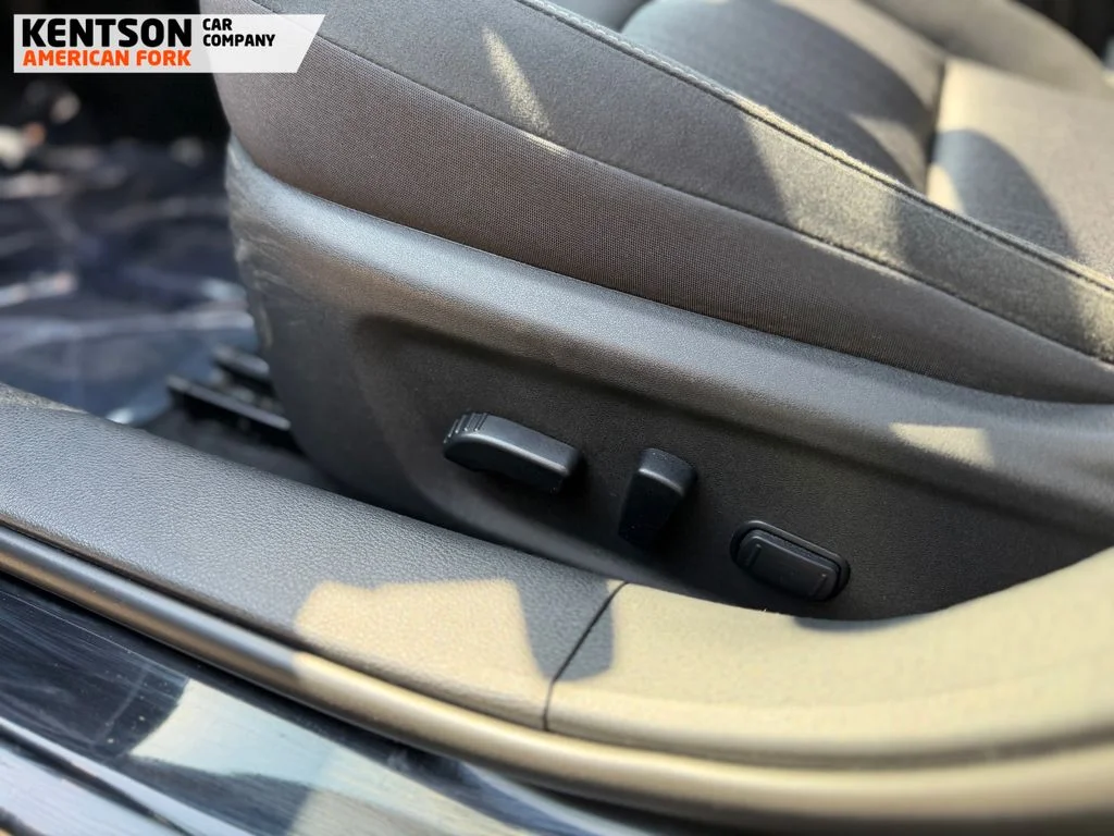 Used 2019 Black Nissan 2.5 SV image 27