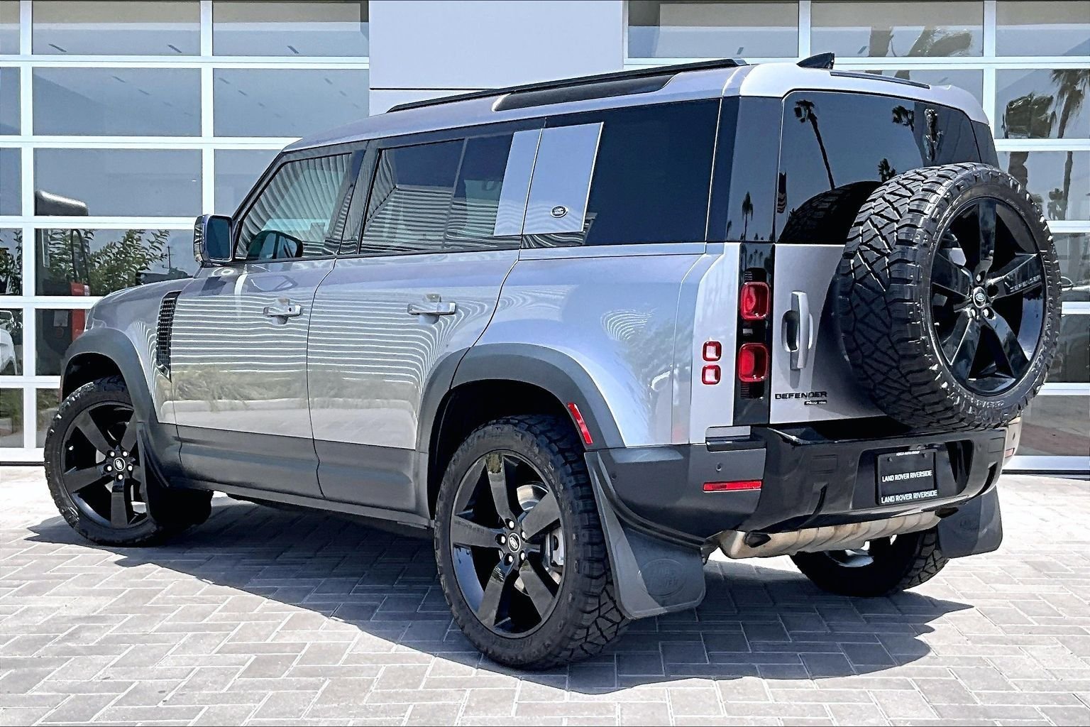 Used 2020 Gray Land Rover HSE image 12