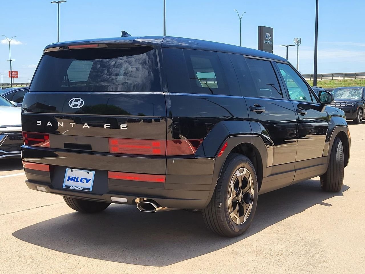 New 2026 Phantom Black Hyundai SE FWD image 6