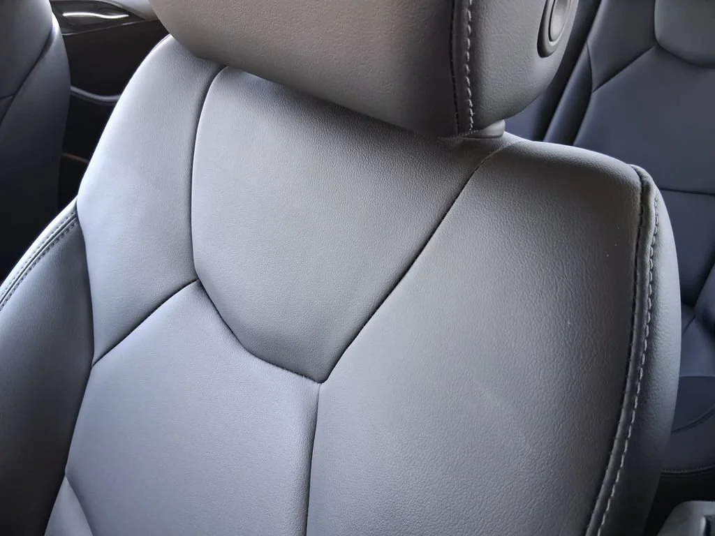 Used 2023 SUMMIT WHITE Cadillac Luxury image 18