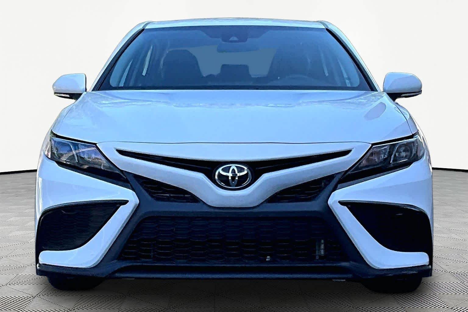 Used 2022 White Toyota SE image 4