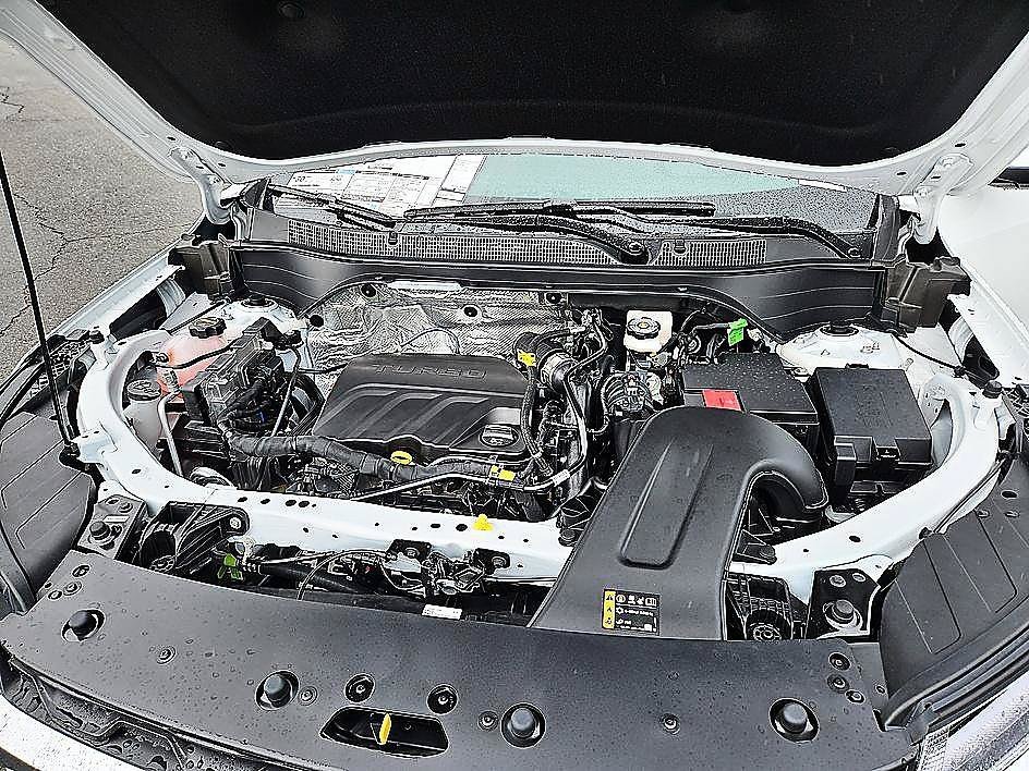 Used 2026 Summit White Chevrolet LT image 22