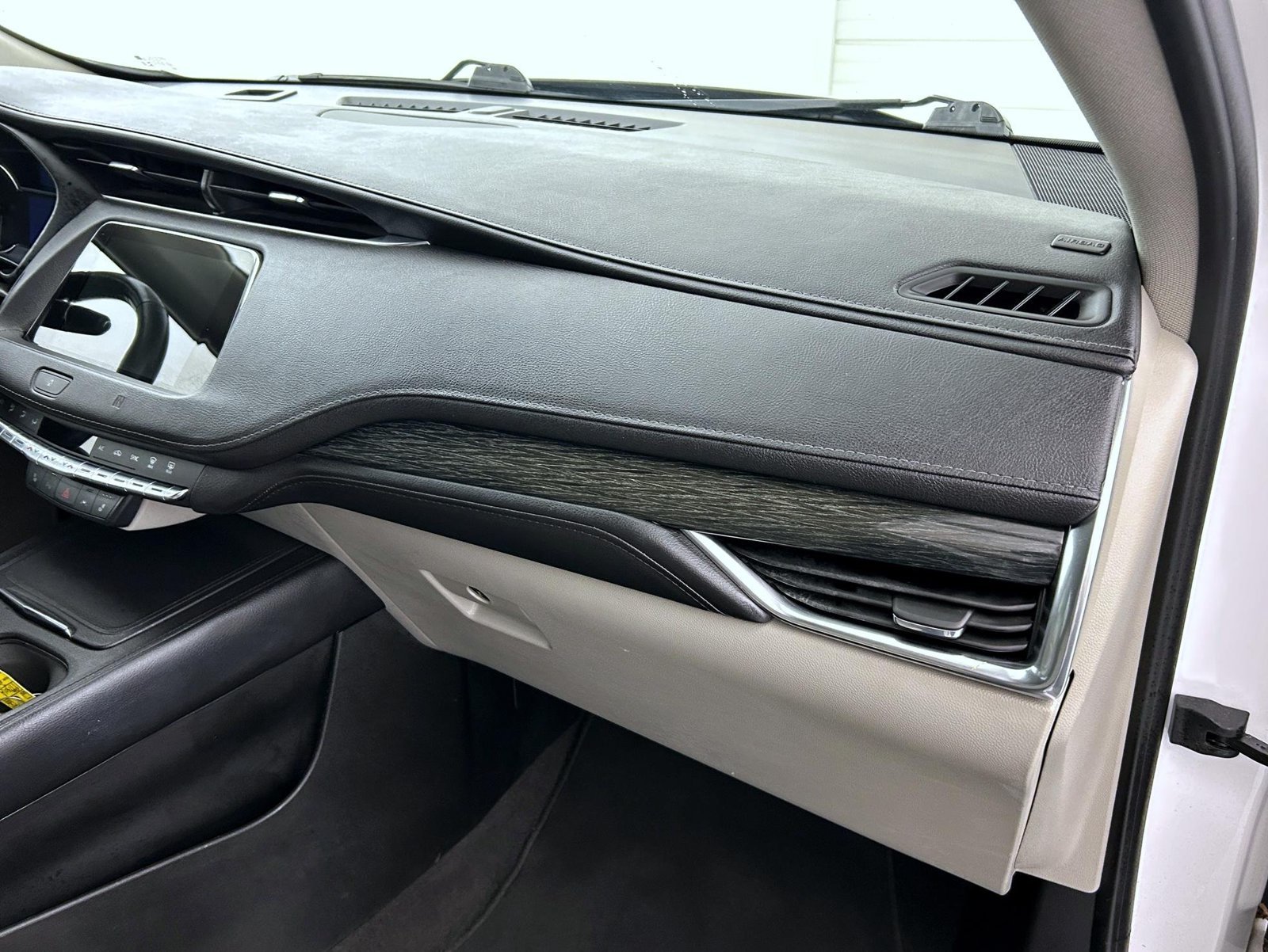 Used 2019 White Cadillac Premium Luxury image 24
