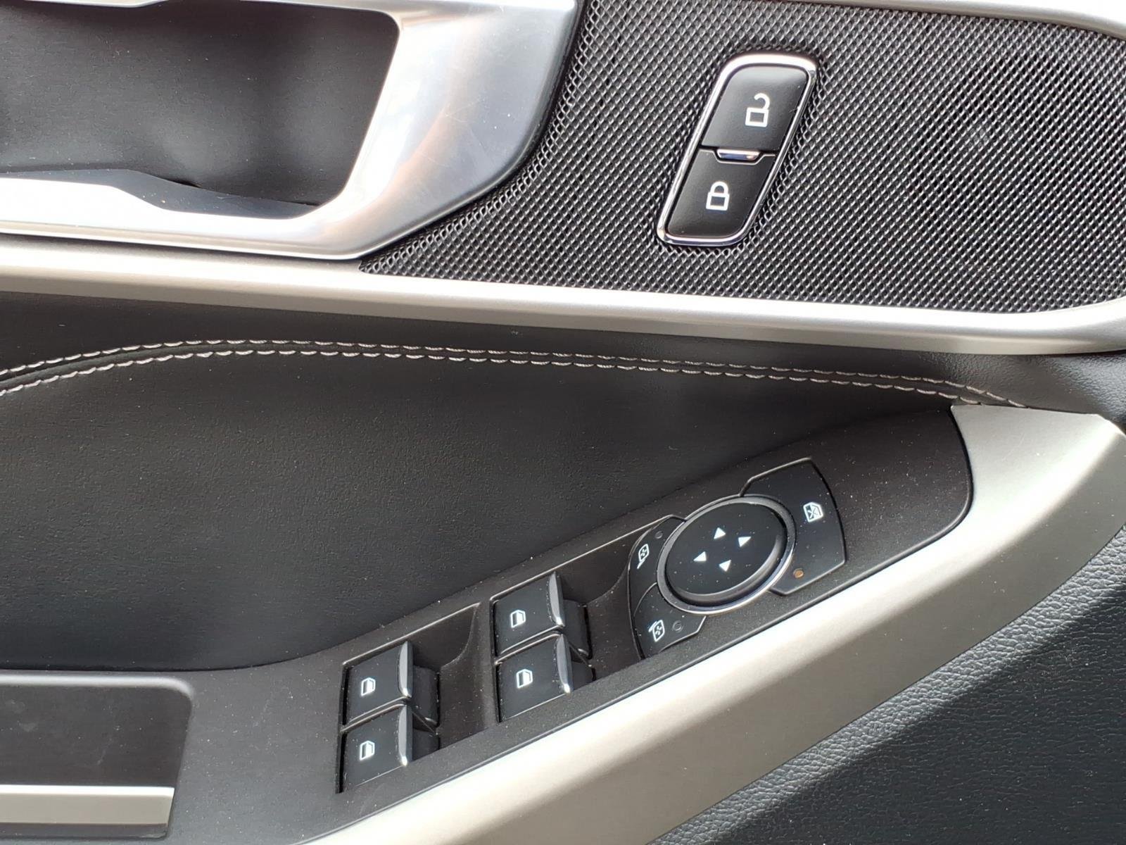 Used 2023 Agate Black Metallic Ford XLT image 12