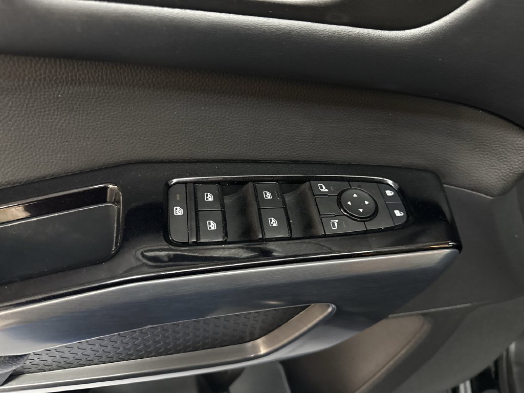 Certified Used 2025 Super Black Nissan SL image 15
