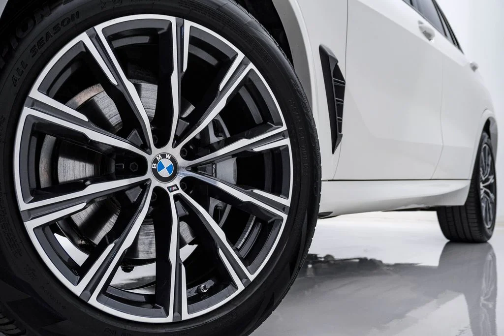 Used 2024 Alpine White BMW xDrive40i image 5