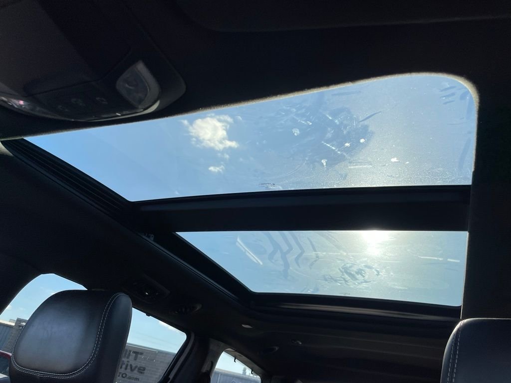 Used 2025 White Chrysler Limited image 20