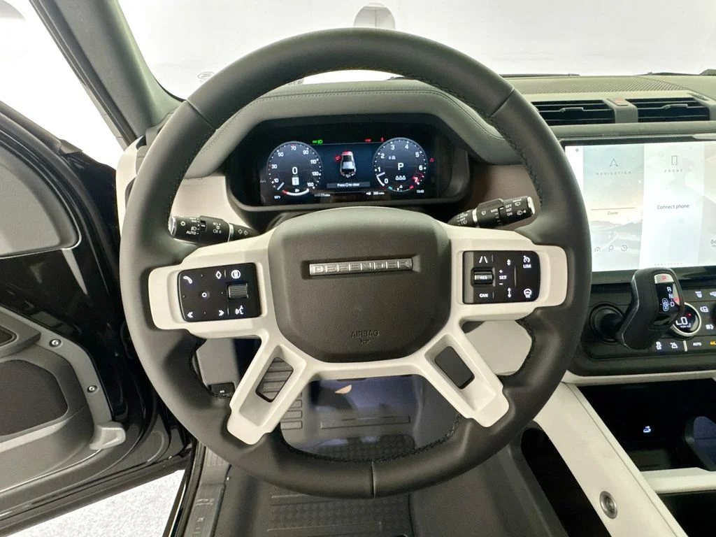 New 2026 Santorini Black Land Rover X-Dynamic SE image 11