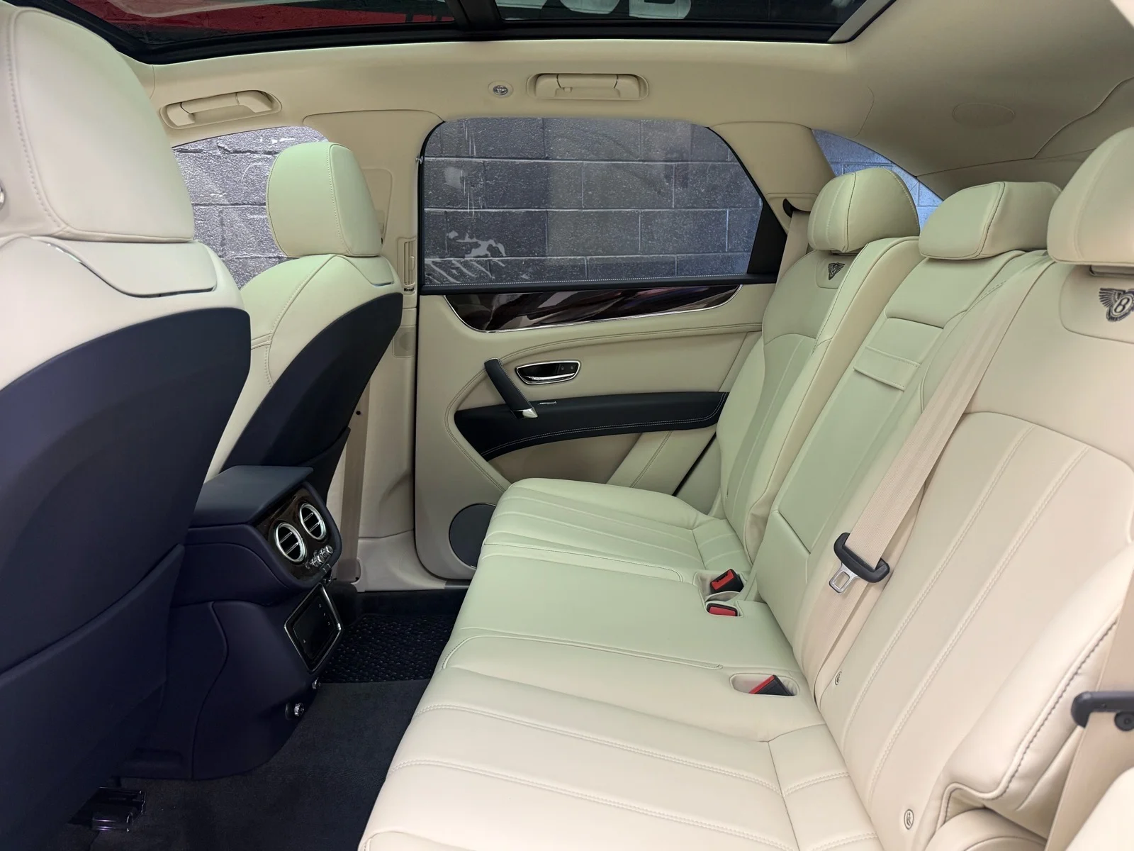 Used 2019 Dk. Blue Bentley V8 image 31