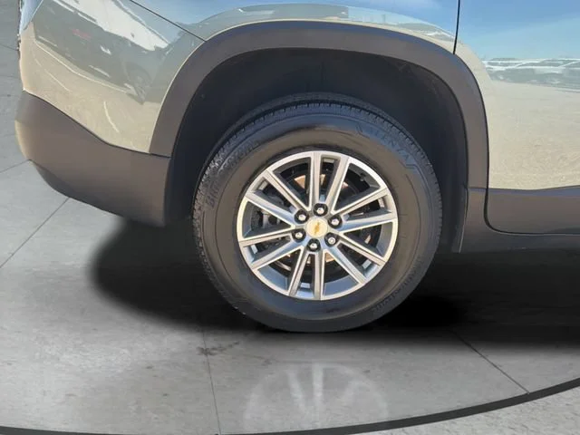 Used 2023 Silver Sage Metallic Chevrolet LT Cloth image 32