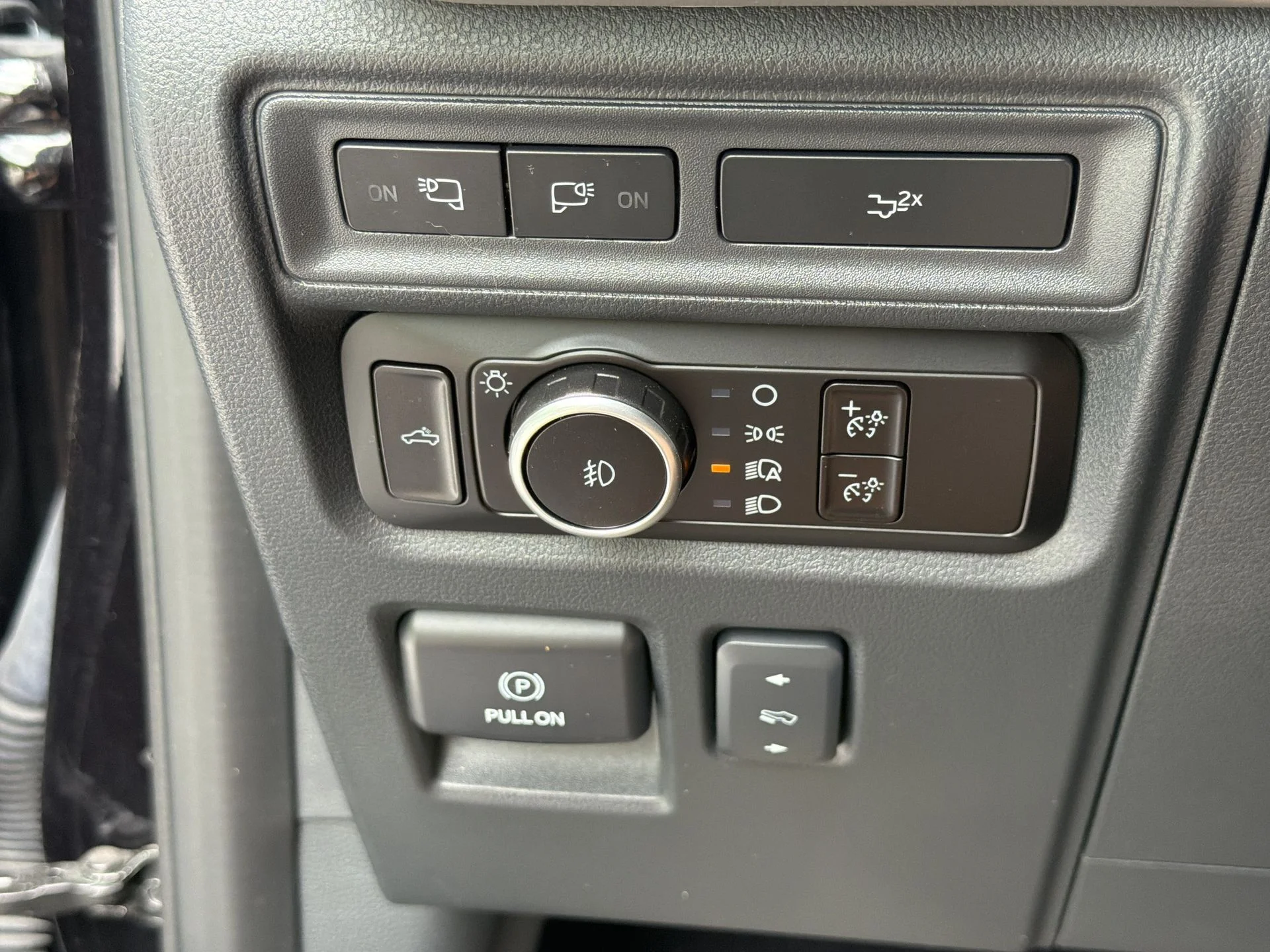 Used 2023 Avalanche Ford XLT image 11