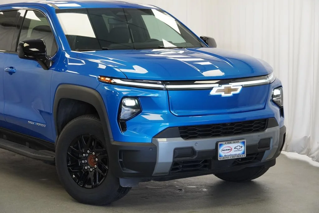 New 2026 Riptide Blue Metallic Chevrolet LT - Extended Range image 30