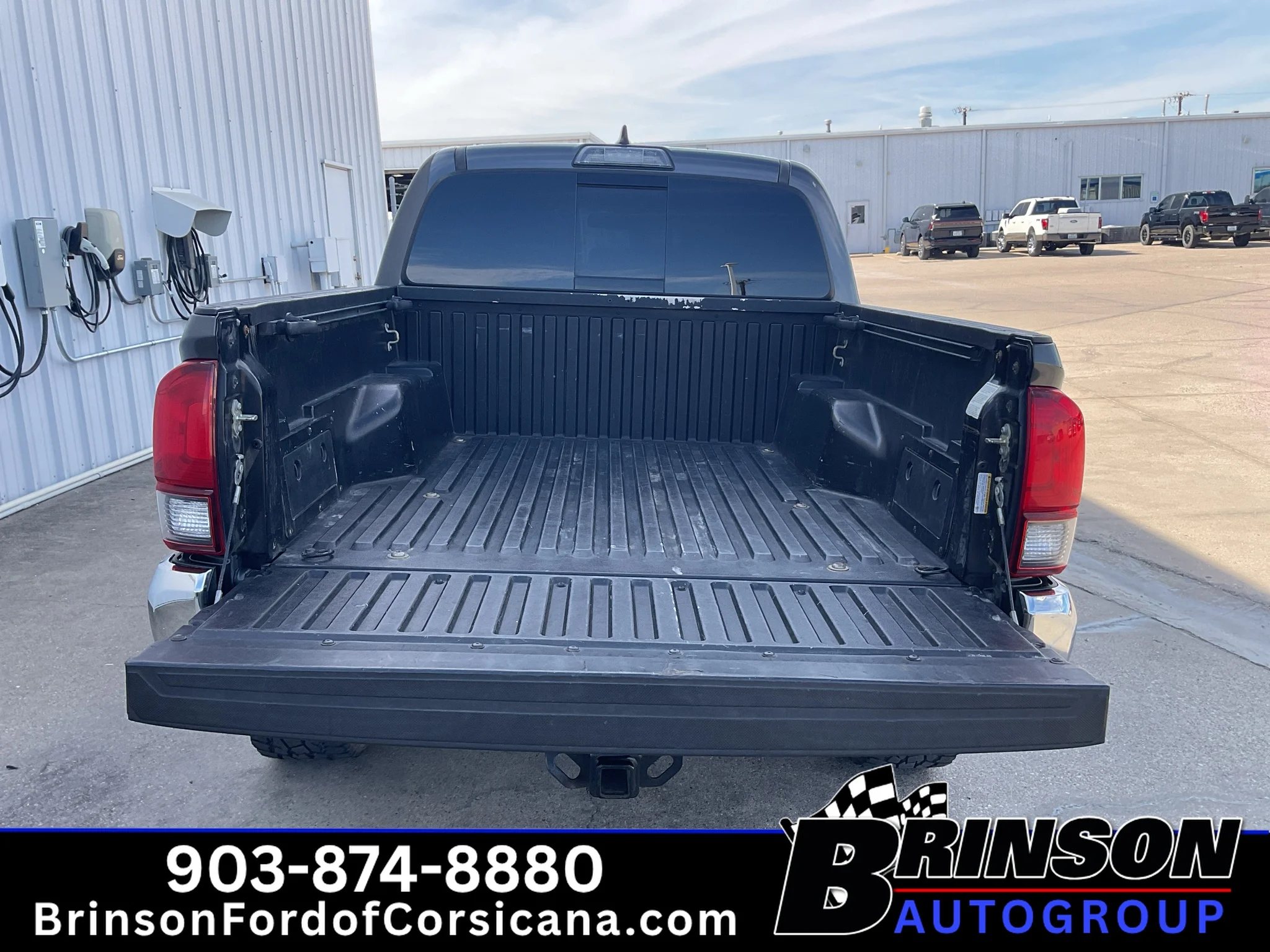 Used 2018 Magnetic Gray Metallic Toyota SR5 image 10
