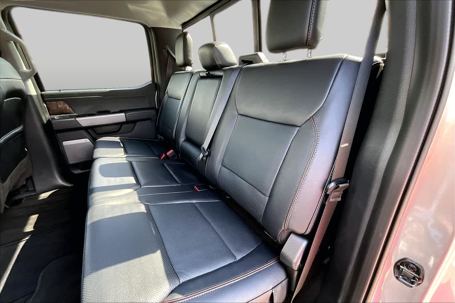 Used 2023 Iconic Silver Metallic Ford LARIAT image 18