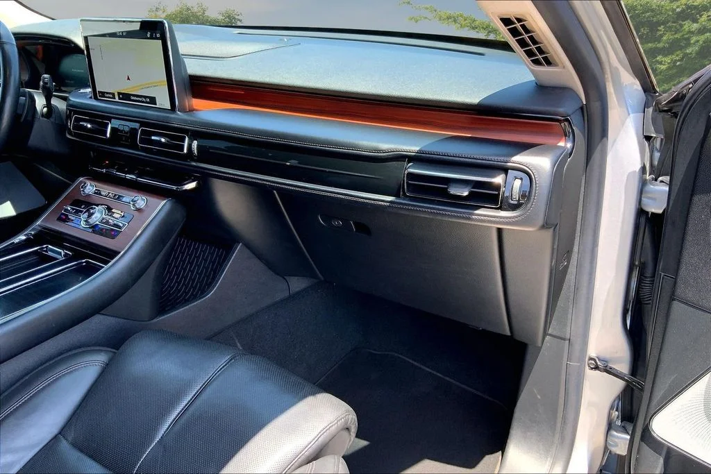Used 2022 Silver Lincoln Reserve image 26